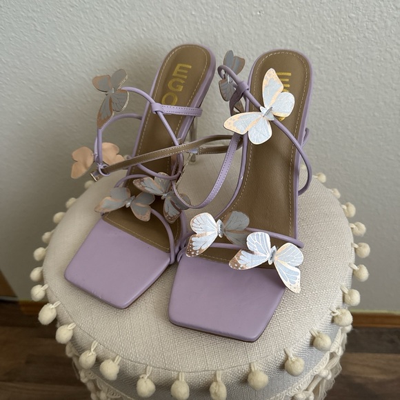 EGO Lavender Heels with Butterfly Details - Picture 1 of 3